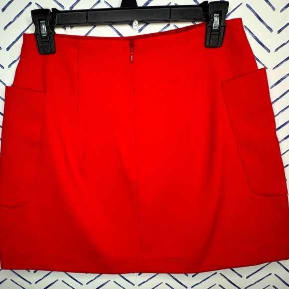NWOT Express Large Pocket Skirt -Red Size 4 - Picture 2 of 5